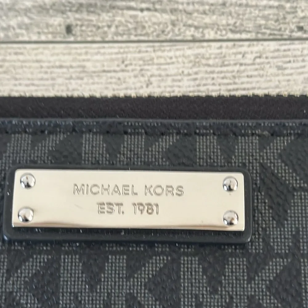 Michael Kors Black Wallet EUC